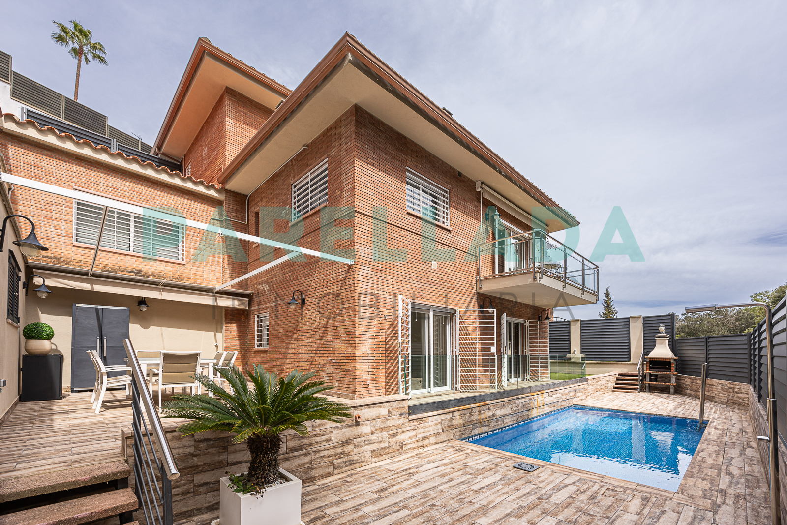 Casa de disseny amb piscina a Alella